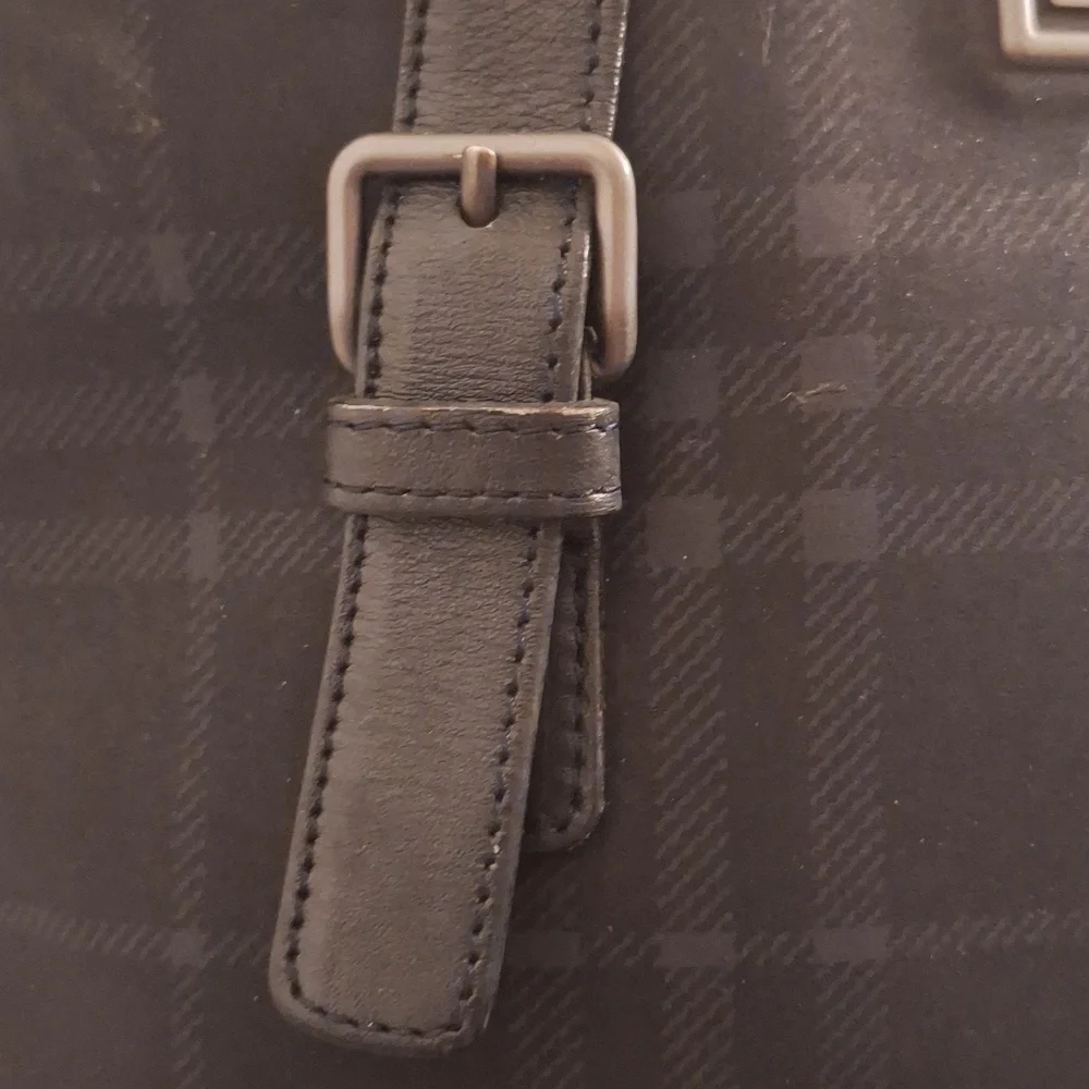 BURBERRY Bag London Bucket Bag Purse Black and Navy - Picture 9 of 14